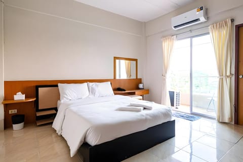 Bed, Photo of the whole room, Bedroom, towels, air conditioner