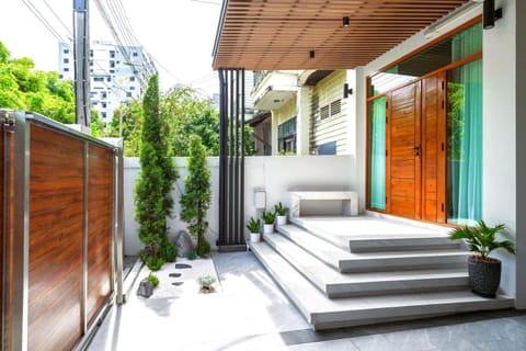 On site, Inner courtyard view