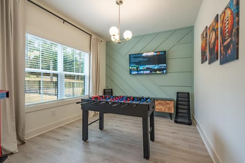 Modern Emerson retreat close to LakePoint Sports House in Cartersville