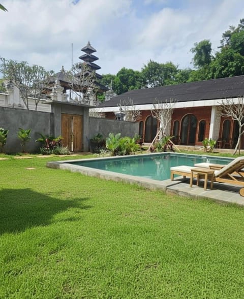 Property building, Patio, Spring, Day, Garden, Garden view, Pool view, Swimming pool, sunbed