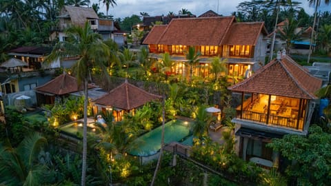 Property building, Restaurant/places to eat, Swimming pool