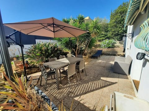 Patio, Dining area