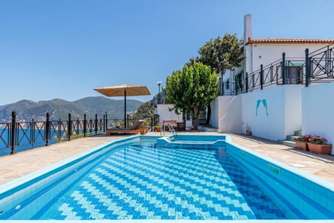 Day, Natural landscape, Swimming pool, sunbed