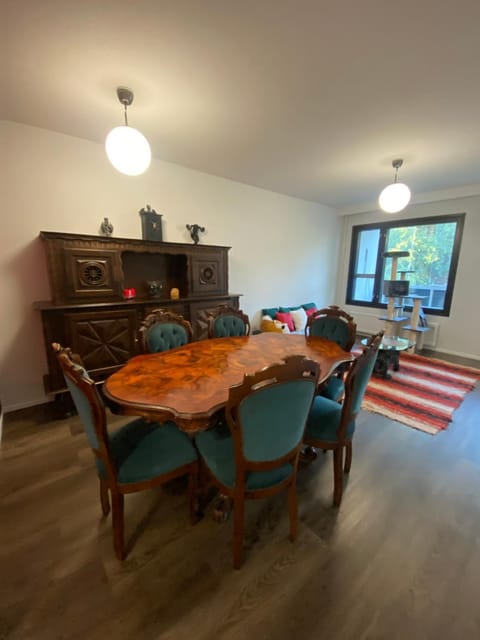 Communal lounge/ TV room, Living room, Seating area