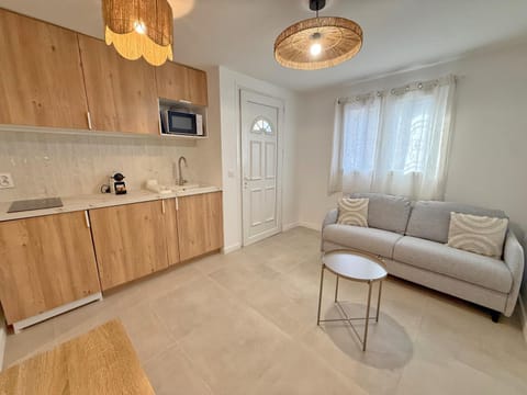 L'Esterel Appartements Plage 450m & Gare Saint-Raphael 950m Apartment in Saint-Raphael