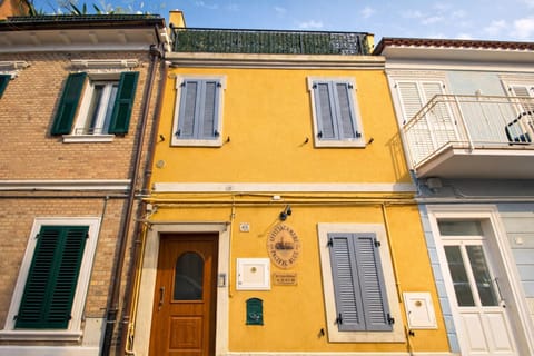 Pacific Blue - Affittacamere Bed and Breakfast in Porto Recanati