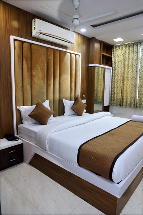 Bed, air conditioner