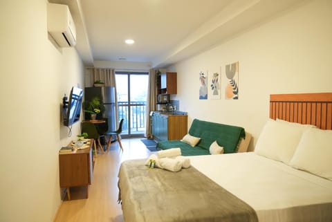 Bed, TV and multimedia
