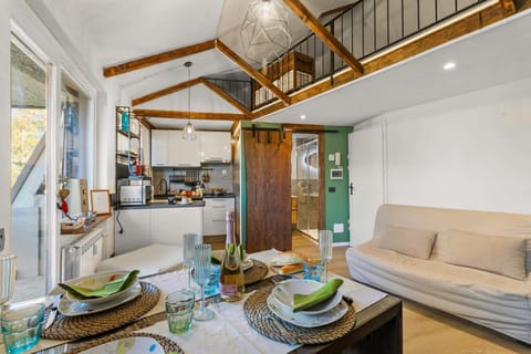 Living room, Dining area