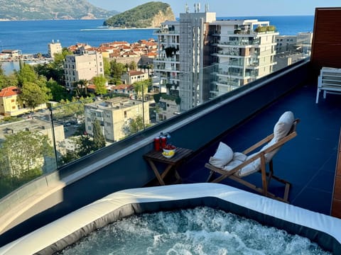 Property building, Patio, Day, Natural landscape, View (from property/room), Balcony/Terrace, Balcony/Terrace, City view, Lake view, Mountain view, Pool view, River view, Sea view, Swimming pool