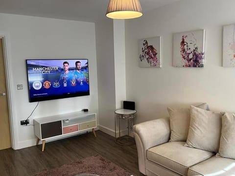 Communal lounge/ TV room, TV and multimedia, Living room