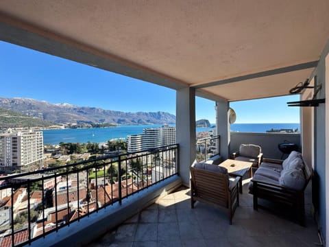 Patio, Day, Natural landscape, View (from property/room), Balcony/Terrace, Balcony/Terrace, Living room, Seating area, City view, Lake view, Mountain view, River view, Sea view, Sea view