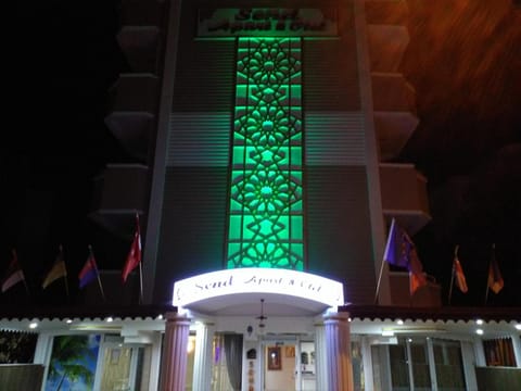 Facade/entrance