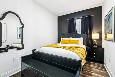 Spacious 10BR NOLA Home, Perfect for Groups, King bed Apartment in Ninth Ward