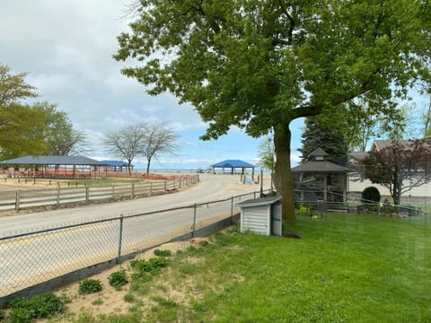 Caseville Splash and Sand Beach House House in Caseville