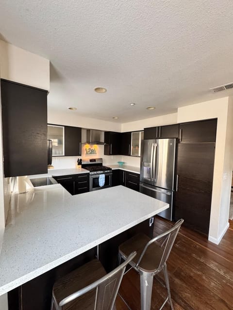 Luxury Executive Townhome in San Jose Ideal for Business, Extended Stays Villa in San Jose