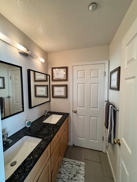 Luxury Executive Townhome in San Jose Ideal for Business, Extended Stays Villa in San Jose