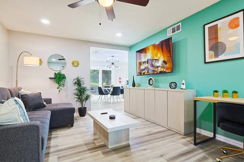 TV and multimedia, Living room, Business facilities, Seating area, Dining area, fireplace