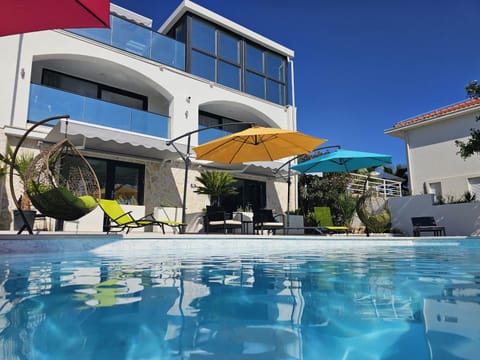 Property building, Day, Pool view, Swimming pool