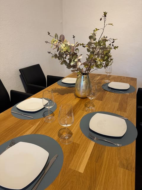 Dining area, Food