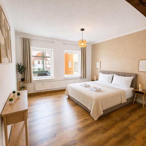 Bed, Photo of the whole room, Bedroom, towels