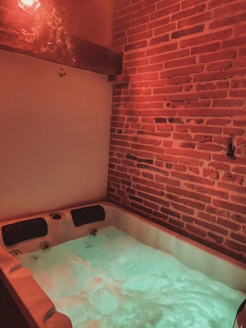 Hot Tub, Spa and wellness centre/facilities
