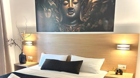 Bed, Photo of the whole room, Decorative detail, Bedroom