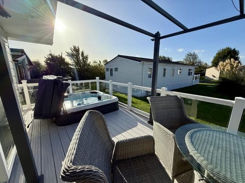 Garden, Hot Tub, Balcony/Terrace, Seating area