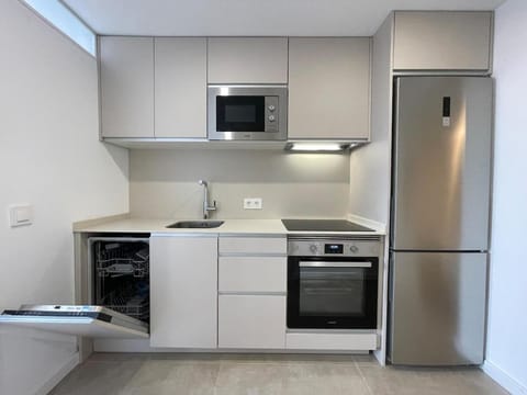 NEW 2-bedroom 2-bath, 5 min walk Metro L1-FIRA BCN Apartment in L'Hospitalet de Llobregat