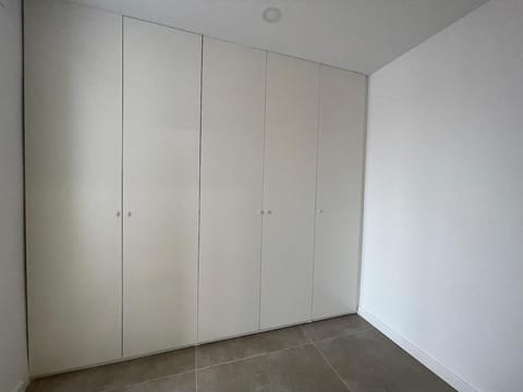 NEW 2-bedroom 2-bath, 5 min walk Metro L1-FIRA BCN Apartment in L'Hospitalet de Llobregat