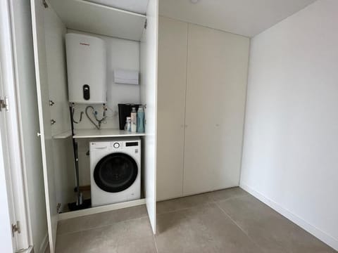 NEW 2-bedroom 2-bath, 5 min walk Metro L1-FIRA BCN Apartment in L'Hospitalet de Llobregat