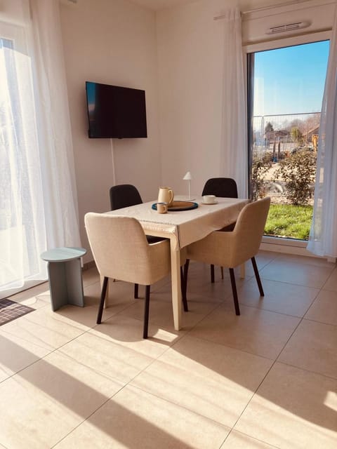 Day, Living room, Seating area, Dining area, Evening entertainment