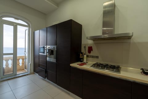 Blue Line Sliema2 Vacation rental in Saint Paul's Bay