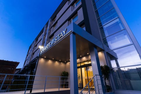 Property building, Facade/entrance, Night, internet, internet, vending machine, elevator
