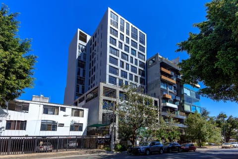 Property building, Neighbourhood, City view, Street view, Location, Parking