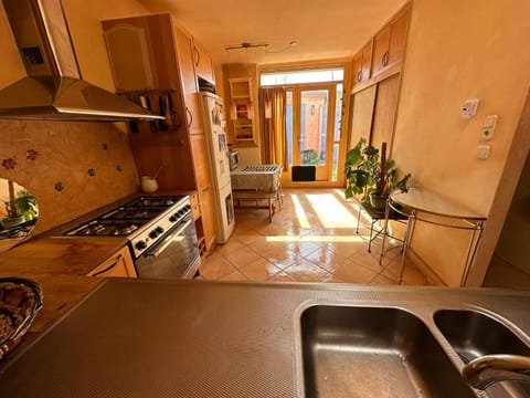 Kitchen or kitchenette, Dining area, stove