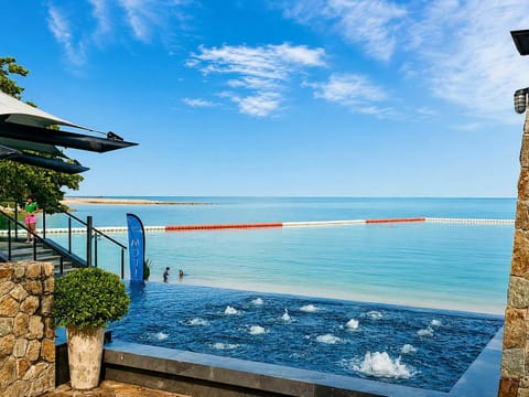 Beach, Swimming pool