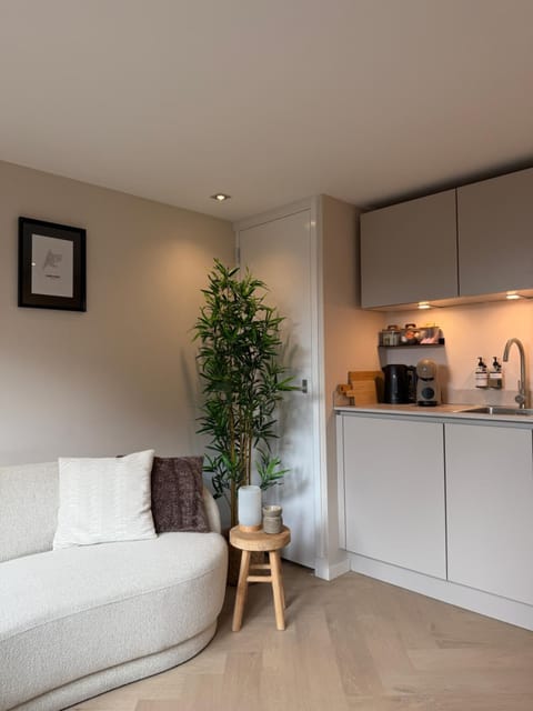 Kitchen or kitchenette, Seating area