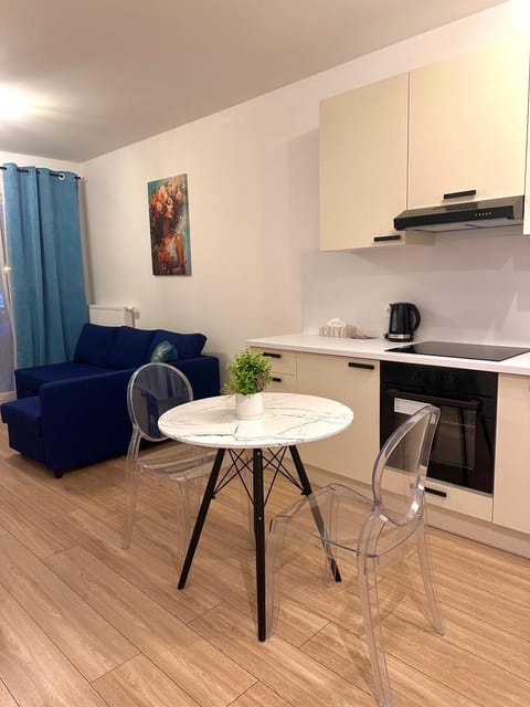 Kitchen or kitchenette, Living room, Dining area