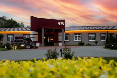 Property building, Sunset, Parking