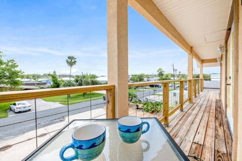 Waterfront St Johns River near springs with boat dock and water sports House in Welaka