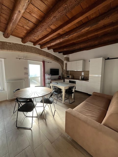 TV and multimedia, Kitchen or kitchenette, Living room, Dining area, microwave, oven