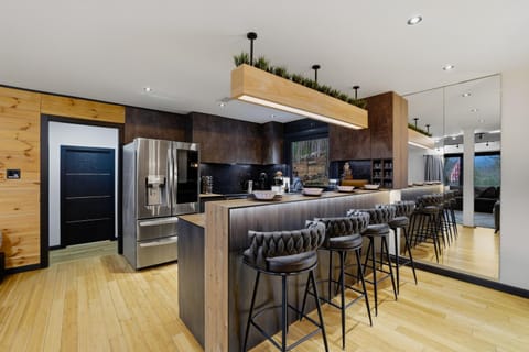 Seating area, kitchen