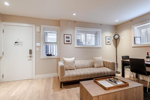 Modern Bright Suite Self Check-In Apartment in North Vancouver