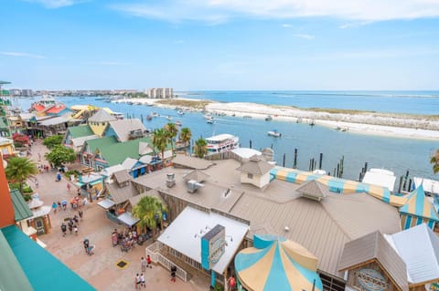 Where the Harbor Wakes For 6 House in Okaloosa Island