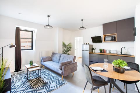 TV and multimedia, Kitchen or kitchenette, Living room, Seating area, Dining area, minibar, oven, pet friendly, stove