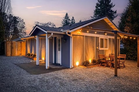 Cozy Private 2BR - Minutes to SeaTac & Downtown Apartment in Burien