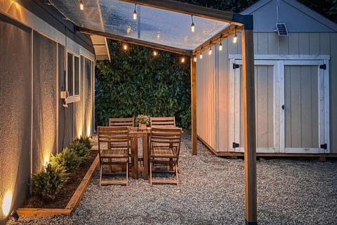 Cozy Private 2BR - Minutes to SeaTac & Downtown Apartment in Burien