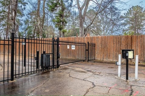 Little Jxn Condo 5 min from Highland Village Apartment in Flowood