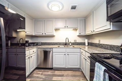 Little Jxn Condo 5 min from Highland Village Apartment in Flowood